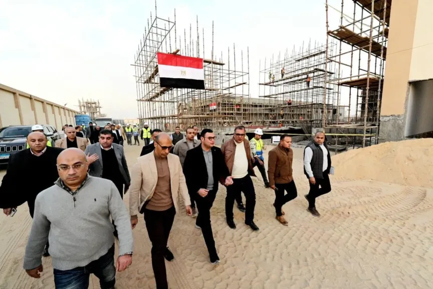 وزير الإسكان يتفقد مشروعات محطة محولات كهرباء توسعات شرق و”جنة 4” بالشيخ زايد| صور