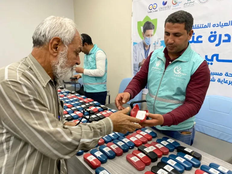 «صناع الخير» تجري عمليات جراحية وتوزع نظارات طبية مجاناً بمحافظتي الغربية والسويس
