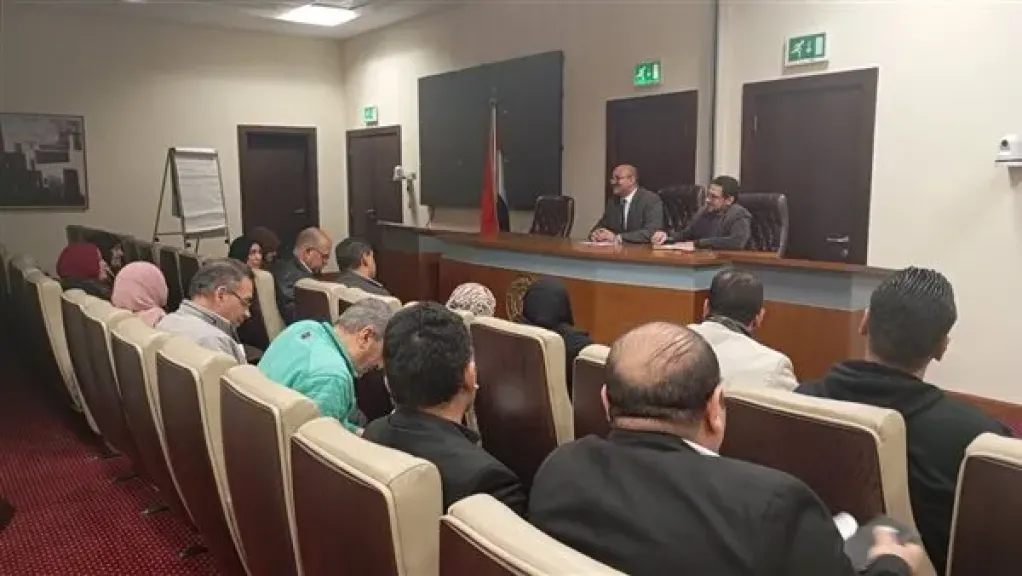 العمل تواصل عقد ندوات التوعية استعدادًا للدورة النقابية 2026–2030