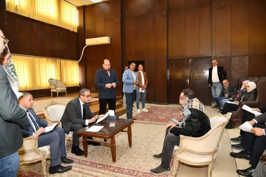 محافظ الفيوم يوجه بسرعة توفير تدخلات الحماية الاجتماعية للأسر الأولى بالرعاية