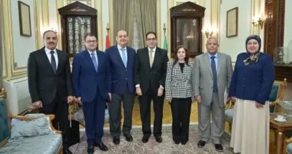 رئيس جامعة القاهرة يستقبل وفد وزارة الخارجية المصرية للشئون الإفريقية
