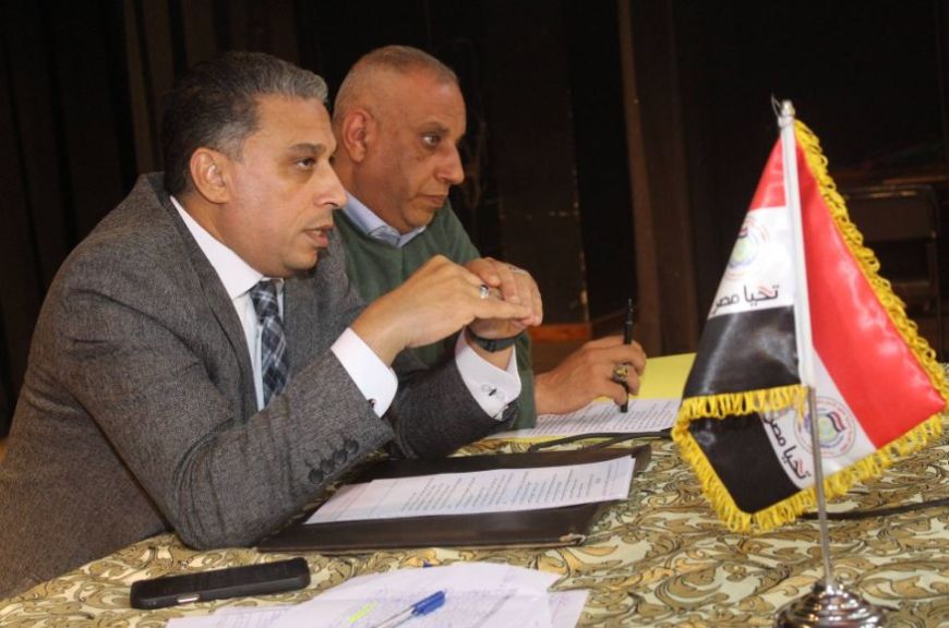 ”عطية” يناقش مع مديري ووكلاء الإدارات التعليمية تنفيذ خطة العمل بالفصل الدراسي الثاني.. صور