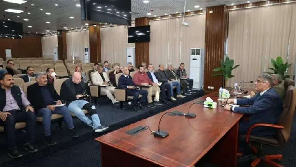 محافظ الجيزة يبحث مع رؤساء الأحياء الارتقاء بمستوى النظافة والمظهر الحضاري