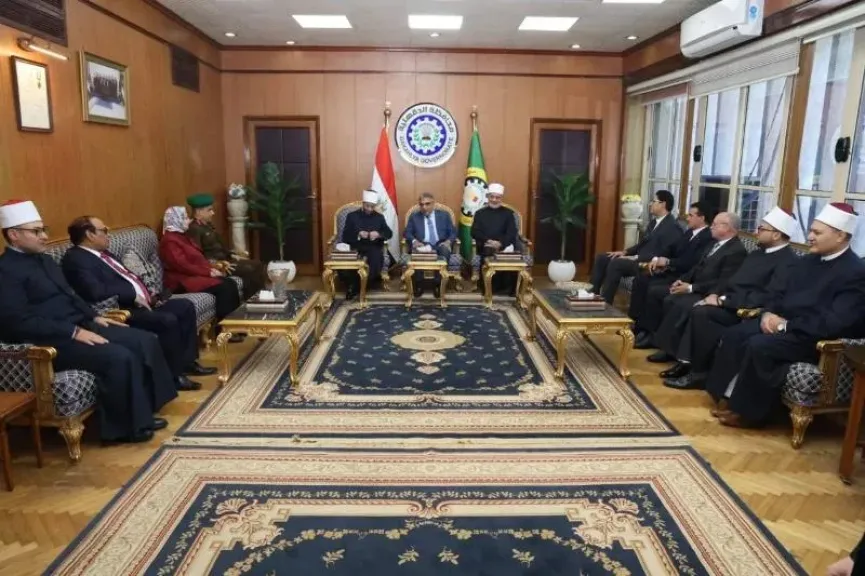 محافظ الدقهلية يستقبل وزير الأوقاف ومفتي الجمهورية ويؤدون صلاة الجمعة بمسجد النصر بالمنصورة