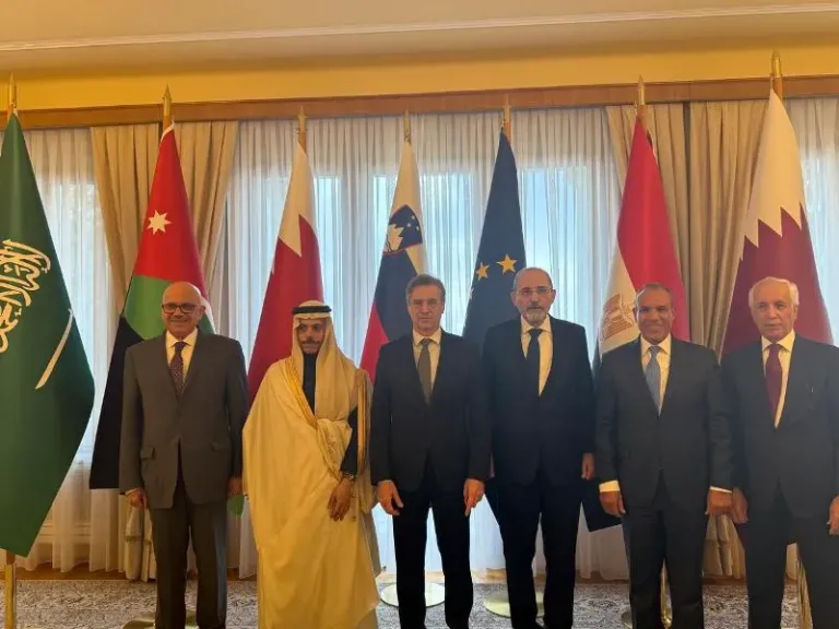 وزير الخارجية يبحث مع رئيس وزراء سلوفينيا التطورات الإقليمية والدولية