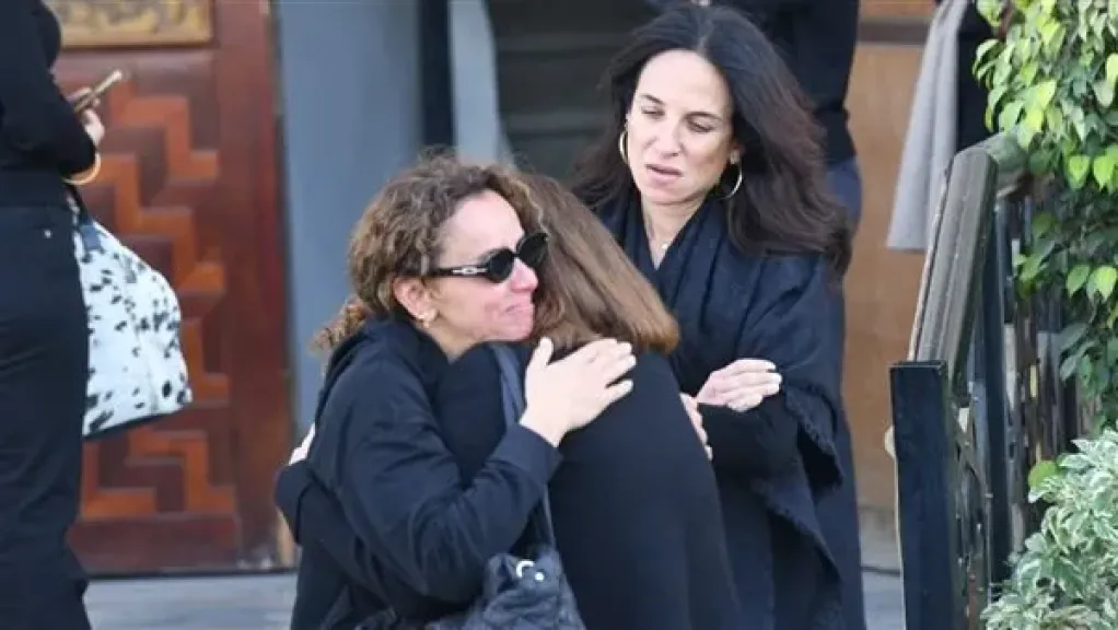 علا رشدي تتلقى العزاء في والدها بمسجد الشرطة بالشيخ زايد .. اليوم