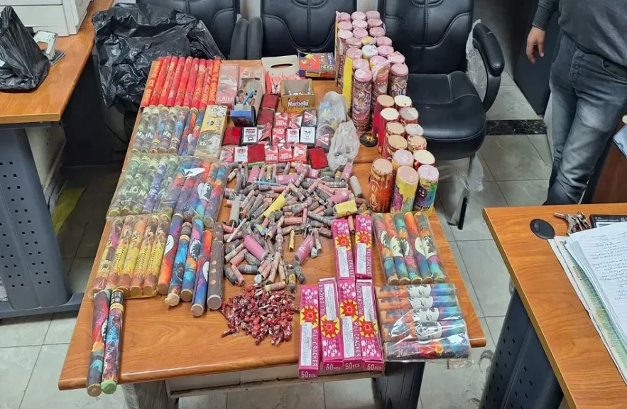 مصادرة 2375 صاروخ ألعاب نارية معروضة للبيع في الغربية