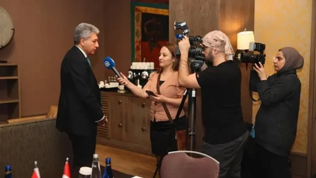 وزير السياحة يعقد لقاءات إعلامية خلال مشاركته بالمعرض السياحي الدولي EMITT بتركيا