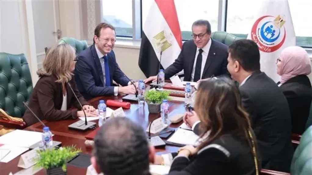 وزير الصحة يبحث مع السفير الإسباني سبل الاستفادة من التجربة الإسبانية في زراعة الأعضاء