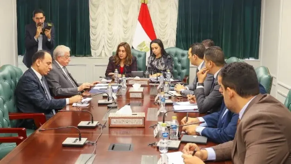 وزيرتا التضامن والتنمية المحلية ومستشار رئيس الجمهورية يبحثون إقامة مهرجان للحرف التراثية