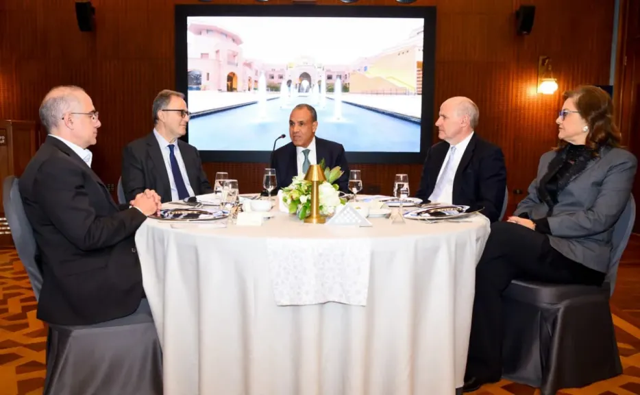 وزير الخارجية يلتقي مجلس أمناء الجامعة الأمريكية بالقاهرة |صور