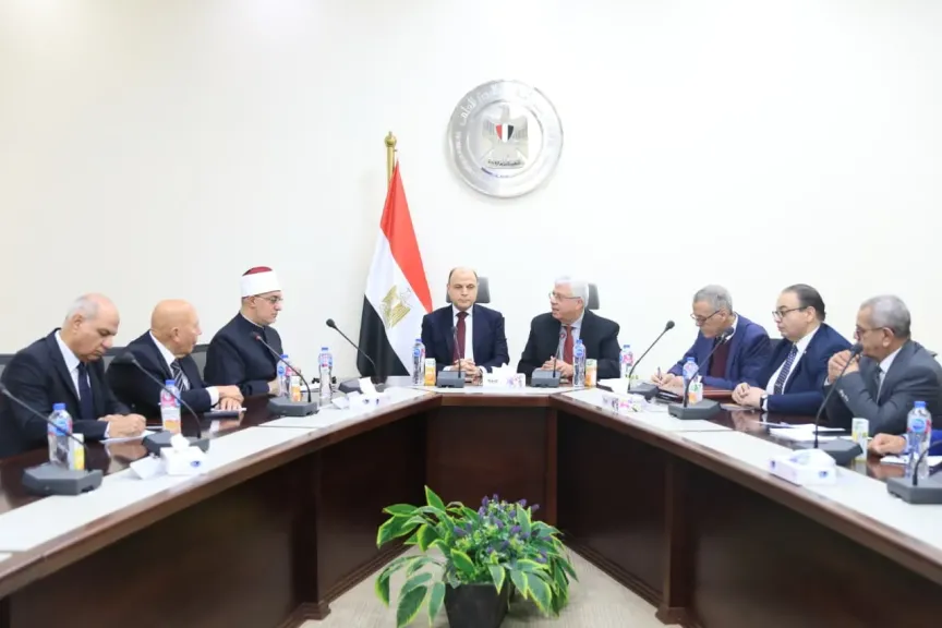 انعقاد الجلسة الإجرائية لجامعة كفرالشيخ الأهلية بحضور المحافظ