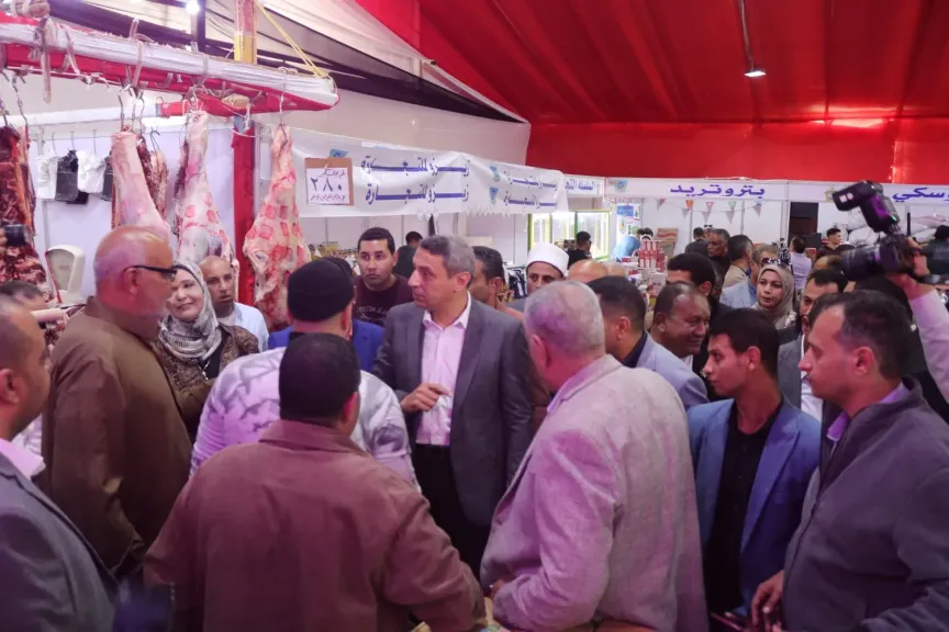 محافظ السويس يفتتح معرض «أهلًا رمضان» بالكورنيش الجديد