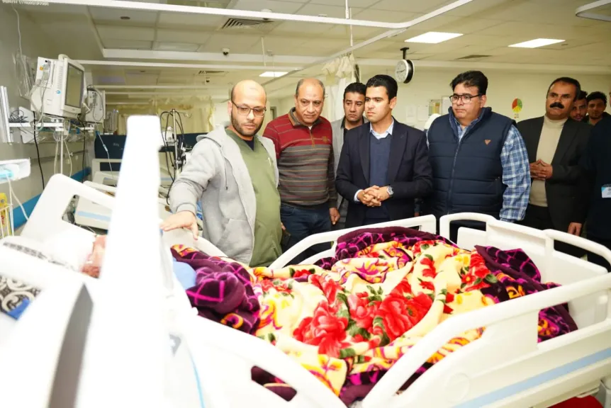نائب محافظ مطروح يزور المصابين بحادث النجيلة بالمستشفى