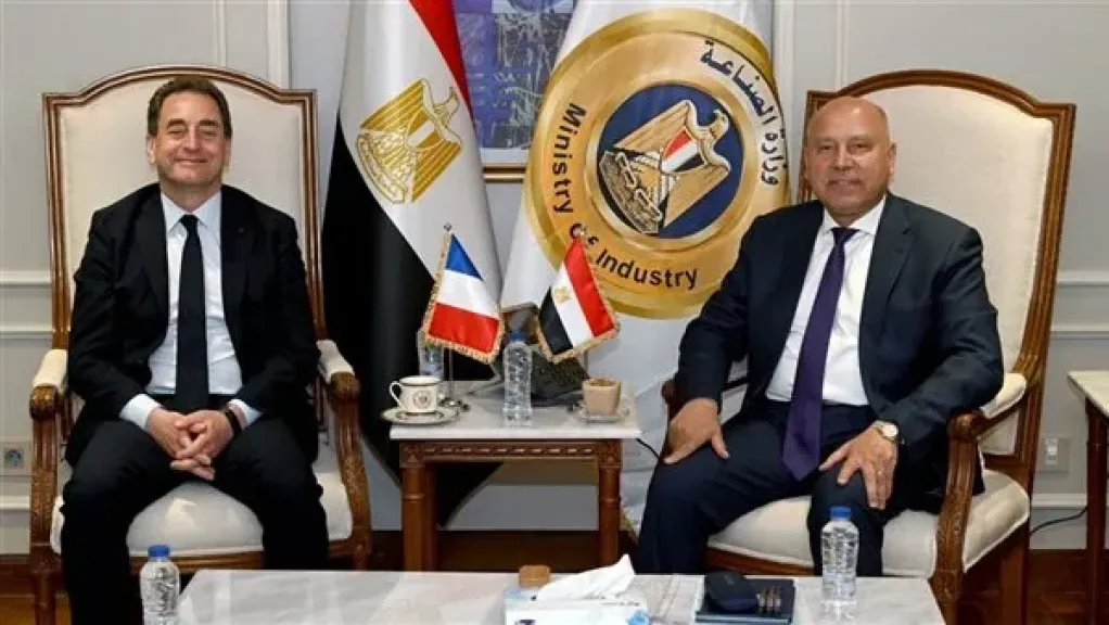 وزير الصناعة والنقل يبحث مع السفير الفرنسي آخر مستجدات المشروعات المشتركة