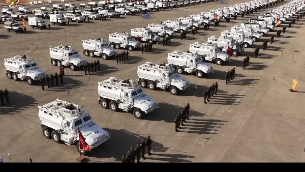 رئيس الصومال ووزير الدفاع يشهدان اصطفاف القوات المصرية قبل مغادرتها للصومال