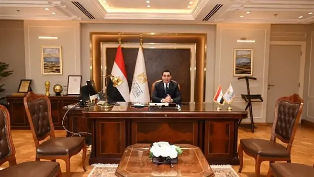 جوهر نبيل يصل مقر الوزارة لمباشرة مهام عمله وزيرًا للشباب والرياضة ..صور