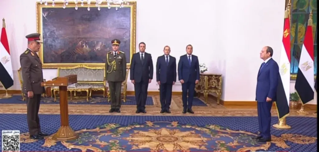 الفريق أشرف سالم زاهر يؤدى اليمين الدستورية أمام الرئيس السيسي وزيرا للدفاع