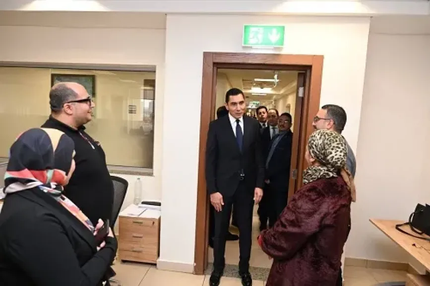 وزير الشباب والرياضة يتفقد قطاعات الوزارة في أول أيام عمله