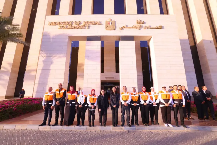 وزيرة التضامن تشهد اصطفاف فرق التدخل السريع والهلال الأحمر لسرعة الاستجابة لحالات الأطفال والكبار بلا مأوى