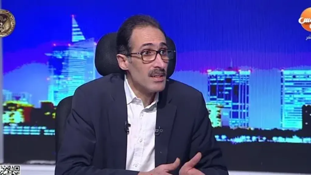 مجدي الجلاد: امتناع الوزراء عن حضور جلسات البرلمان صدع في جدار الديمقراطية