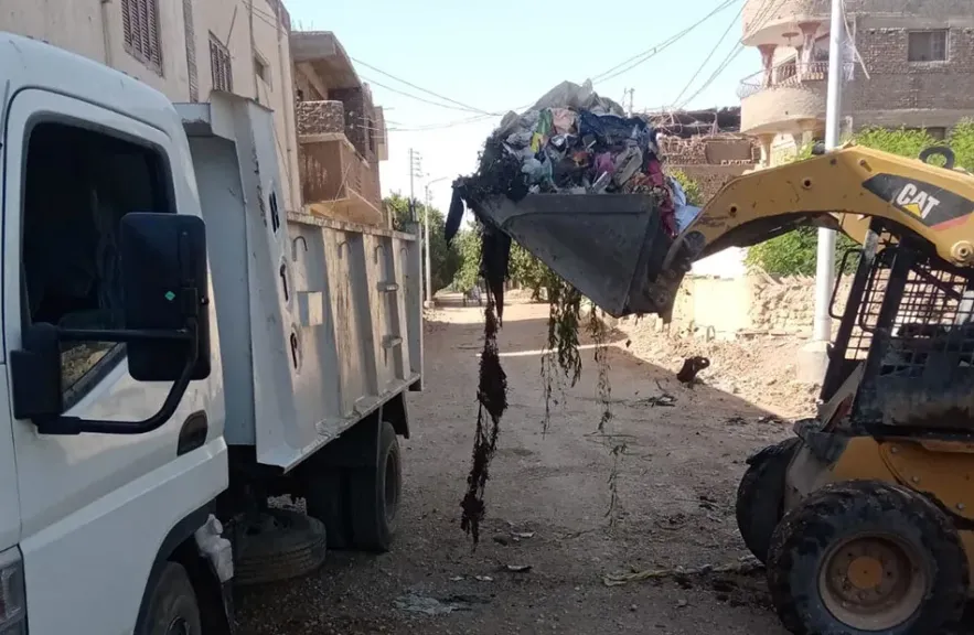 رفع 604 أطنان مخلفات وأتربة خلال حملات نظافة مكثفة بأحياء الإسكندرية