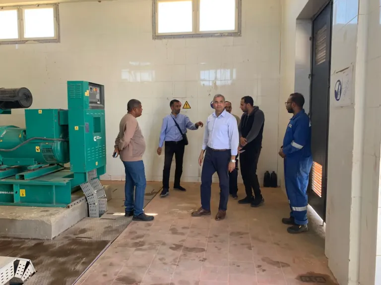 ​رئيس مياه البحر الأحمر يتفقد محطات التحلية والرفع في حلايب وأبورماد