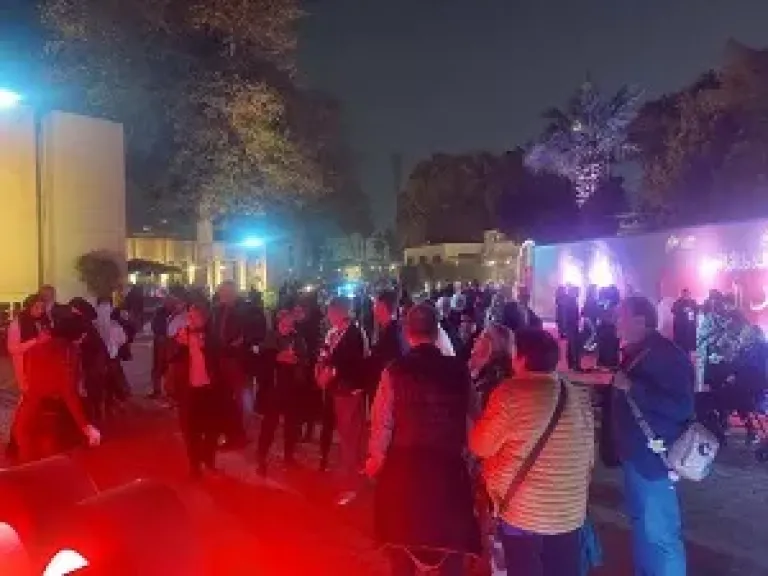 ازدحام جماهيري أمام الأوبرا قبل انطلاق ثاني ليالي عيد الحب