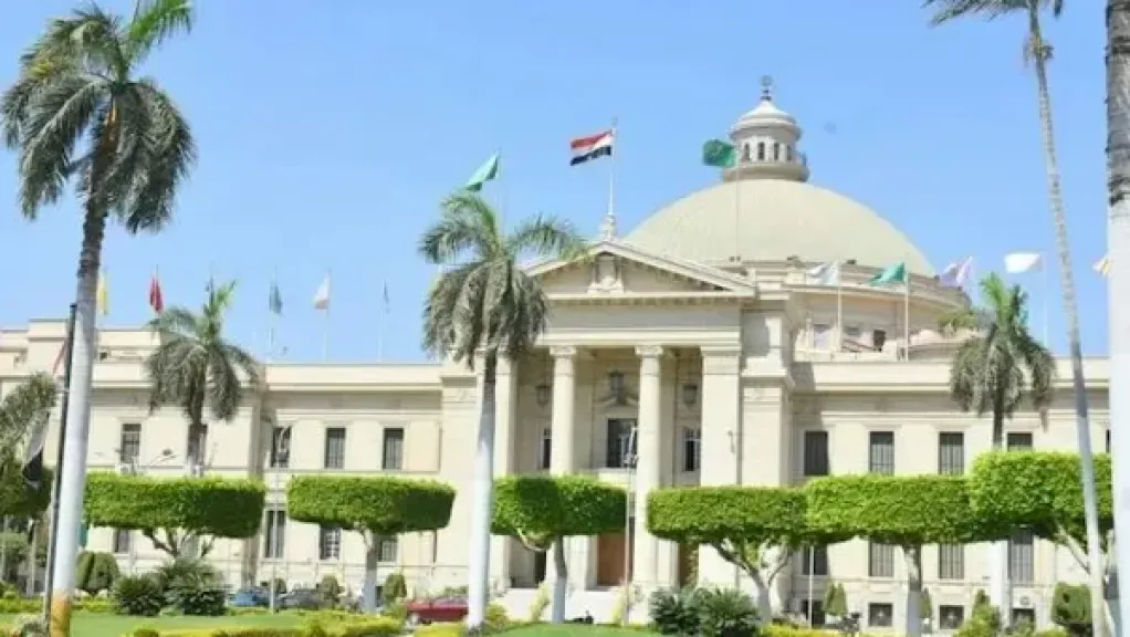 جامعة القاهرة: استيفاء 40 ساعة عمل تطوعي للطالب خلال الدراسة
