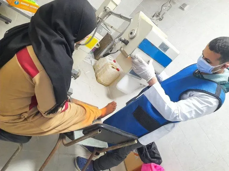 توقيع الكشف الطبي على 1326 مريضًا بقافلة «حياة كريمة» بالشرقية.. صور