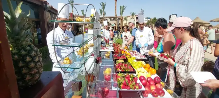 فنادق الغردقة السياحية تحتفل بـ«الفلانتاين» بمهرجان الفراولة