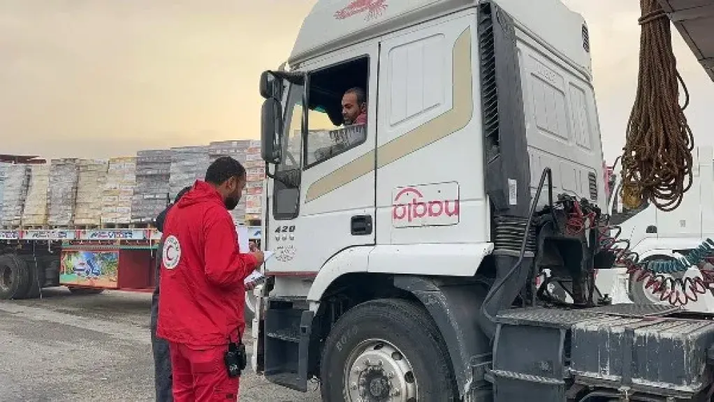 الهلال الأحمر المصري يطلق قافلة زاد العزة 140 بمساعدات طبية وغذائية ضخمة