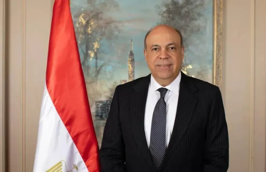 وزير الطيران المدني يهنئ قداسة البابا تواضروس الثاني بعيد القيامة المجيد