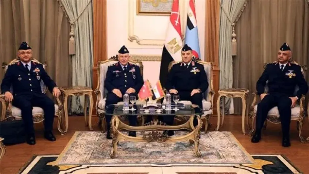 قائد القوات الجوية يناقش علاقات الشراكة والتعاون مع  قائد القوات الجوية التركية