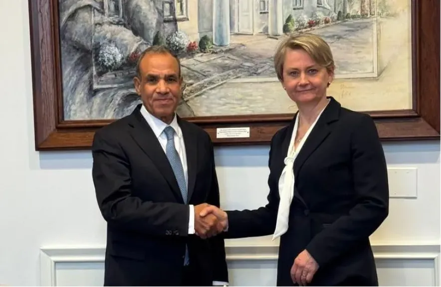 وزير الخارجية ونظيرته البريطانية يبحثان سبل دعم العلاقات الثنائية ومستجدات الوضع الاقليمى