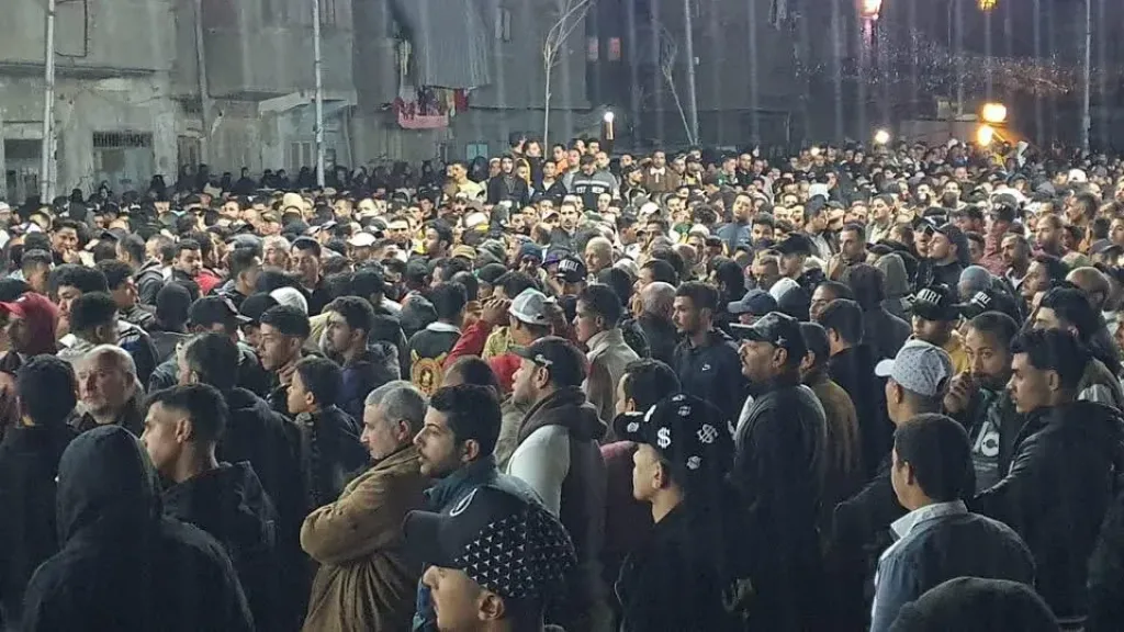 الآلاف يشيعون جثامين الصيادين ضحايا حادث محور 30 يونيو بالمطرية في الدقهلية