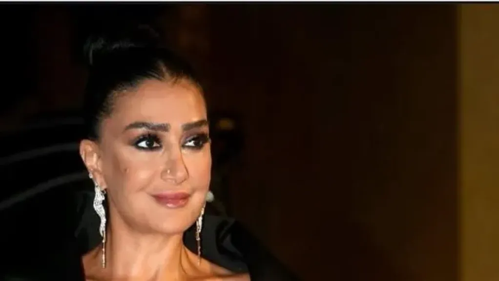 غادة عبد الرازق: لم أجري أي عملية تجميلية تغير الشكل.. عمري ما بخاف من السن