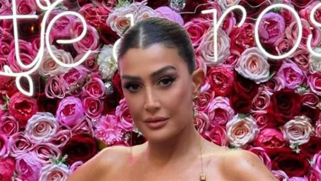 غادة عبد الرازق: منى زكي ممثلة ثقيلة واعشق ياسمين عبد العزيز