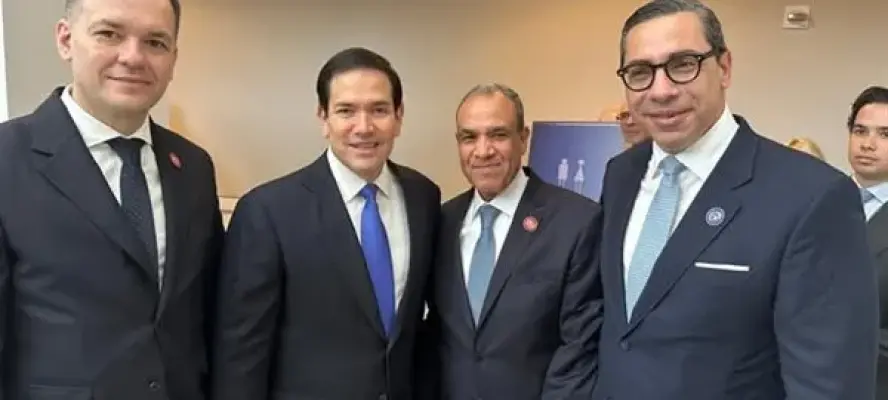 وزير الخارجية يجري مجموعة من اللقاءات الجانبية مع الوزراء والمسئولين