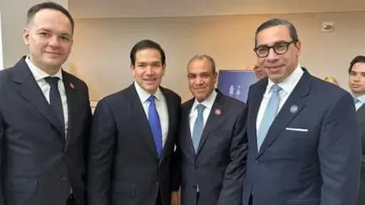 وزير الخارجية يجري مجموعة من اللقاءات الجانبية مع الوزراء والمسئولين