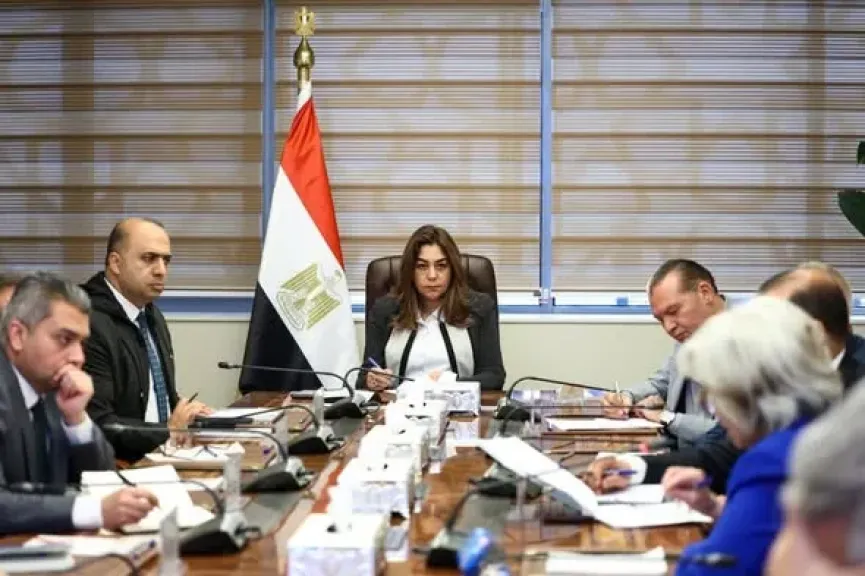 وزيرة التنمية المحلية والبيئة تعقد اجتماعا موسعا لمتابعة ملفات العمل المختلفة