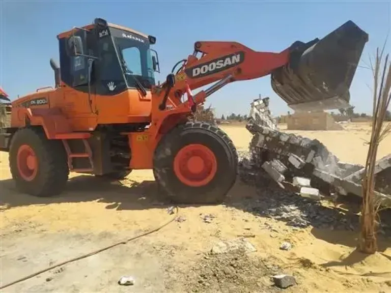 حي السيدة زينب بالقاهرة يتصدى للبناء المخالف في عدة عقارات