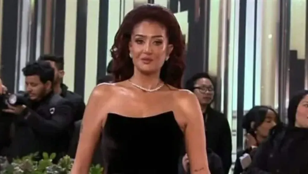 رامز جلال ساخرا من ملابس غادة عبدالرازق: ايه اللي انتي لابساه ده