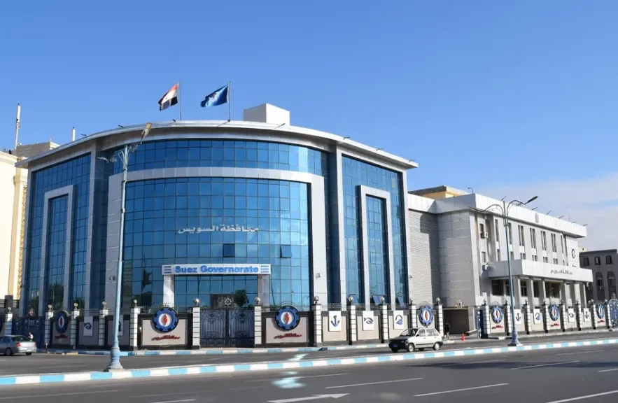 نائب محافظ السويس يتفقد شوارع حي السويس في حملة مكبرة