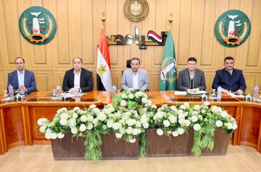 محافظ المنوفية يتابع مشروعات رصف الطرق بـ 352 مليون جنيه ويوجه بتسريع معدلات الإنجاز