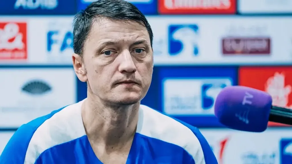 مدرب العين غير راض عن أداء لاعبيه في الشوط الأول أمام بني ياس بالدوري الإماراتي