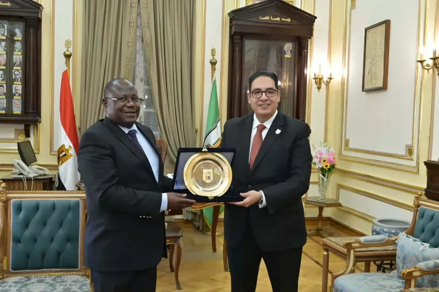 رئيس جامعة القاهرة يستقبل سفير زامبيا لبحث تعزيز علاقات التعاون الثنائي| صور