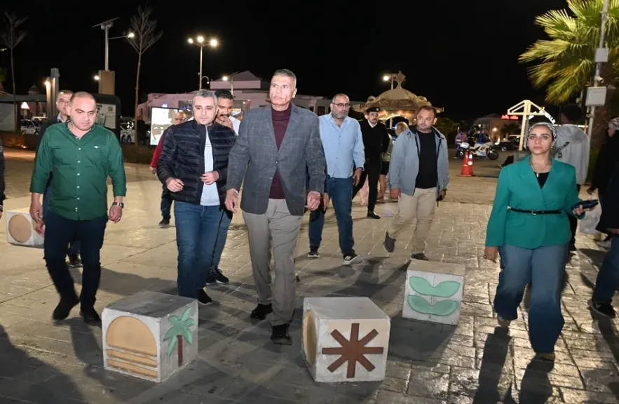 محافظ جنوب سيناء يتفقد ليلًا مشروعات خليج نعمة بشرم الشيخ