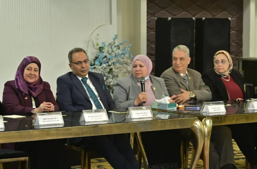 مجلس جامعة القاهرة يوافق على دعم صندوق الرعاية الطبية بـ30 مليون جنيه | صور