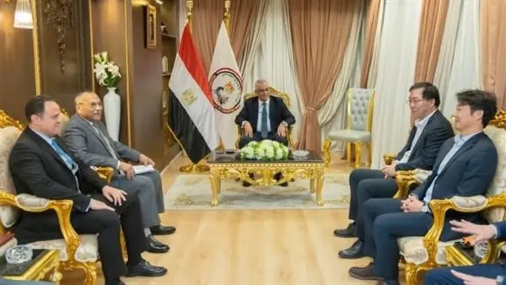 وزير الدولة للإنتاج الحربي يستقبل وفد شركة ”Hanwha” الكورية الجنوبية